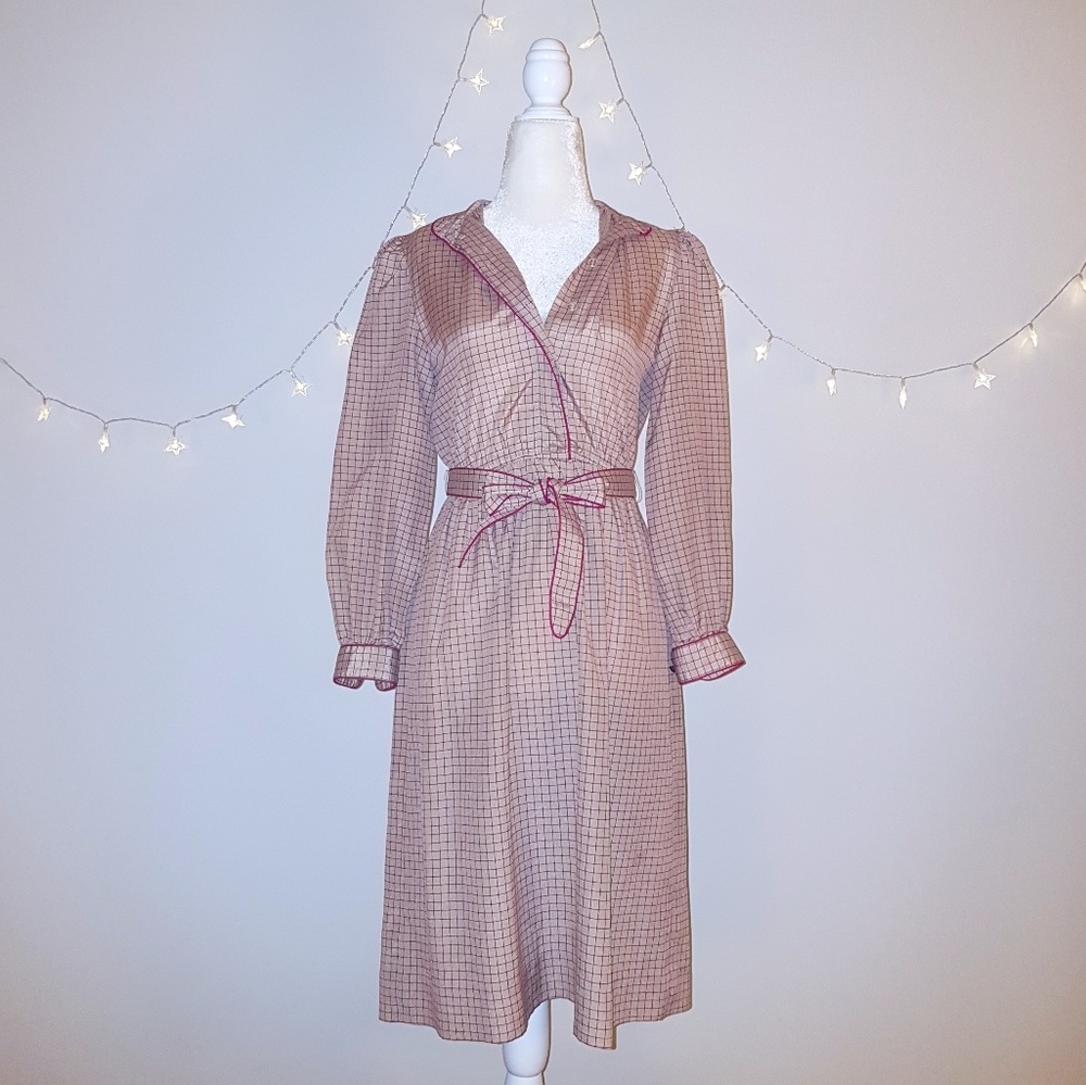 ROMANTIC Vintage Leslie Fay Petite Silk Belt Dress